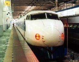 Japanese bullet train locomotive to be displayed in Britain